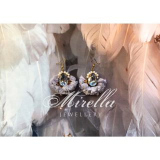 https://www.mirellashop.at/shop/earrings/earrings/#cc-m-product-16362681125|Mrs. Park Avenue Alice Blue